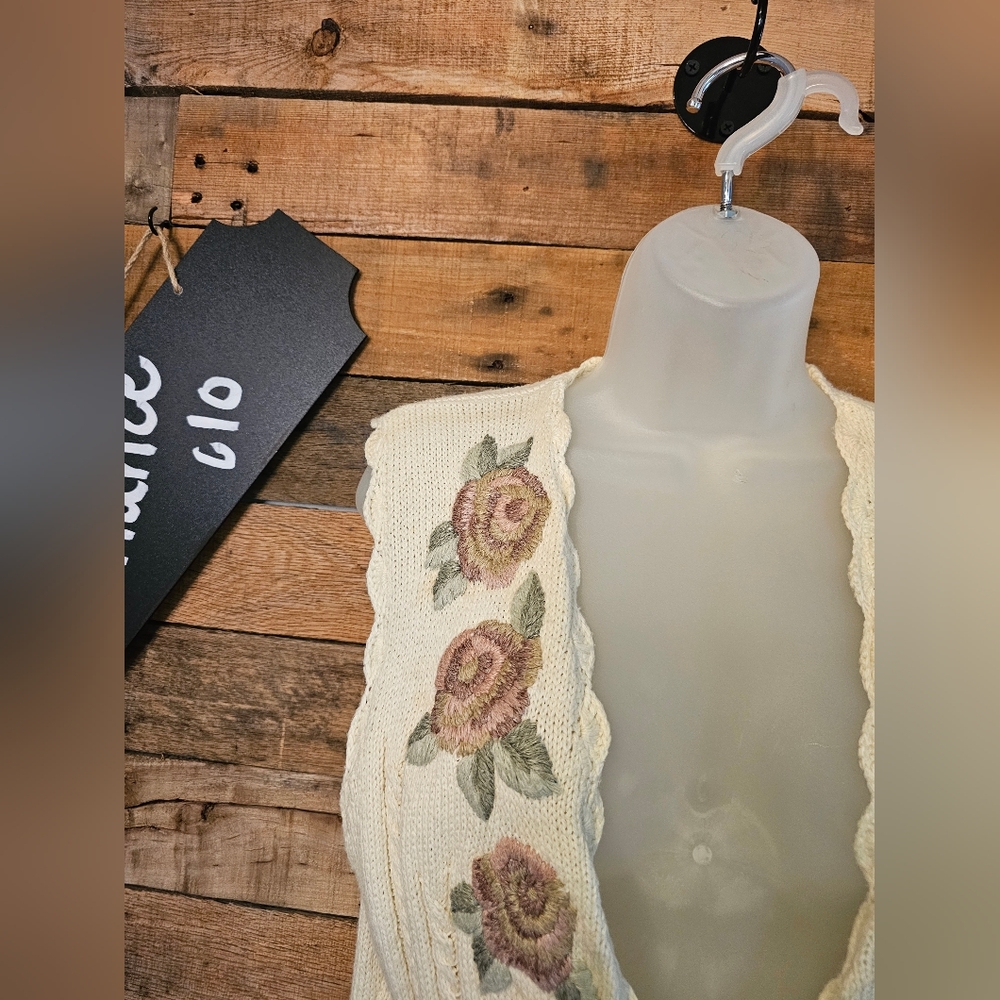 Jantzen Classic Women's Vintage Sweater Vest hand Embroidered Cream Floral Sz L - Picture 3 of 16